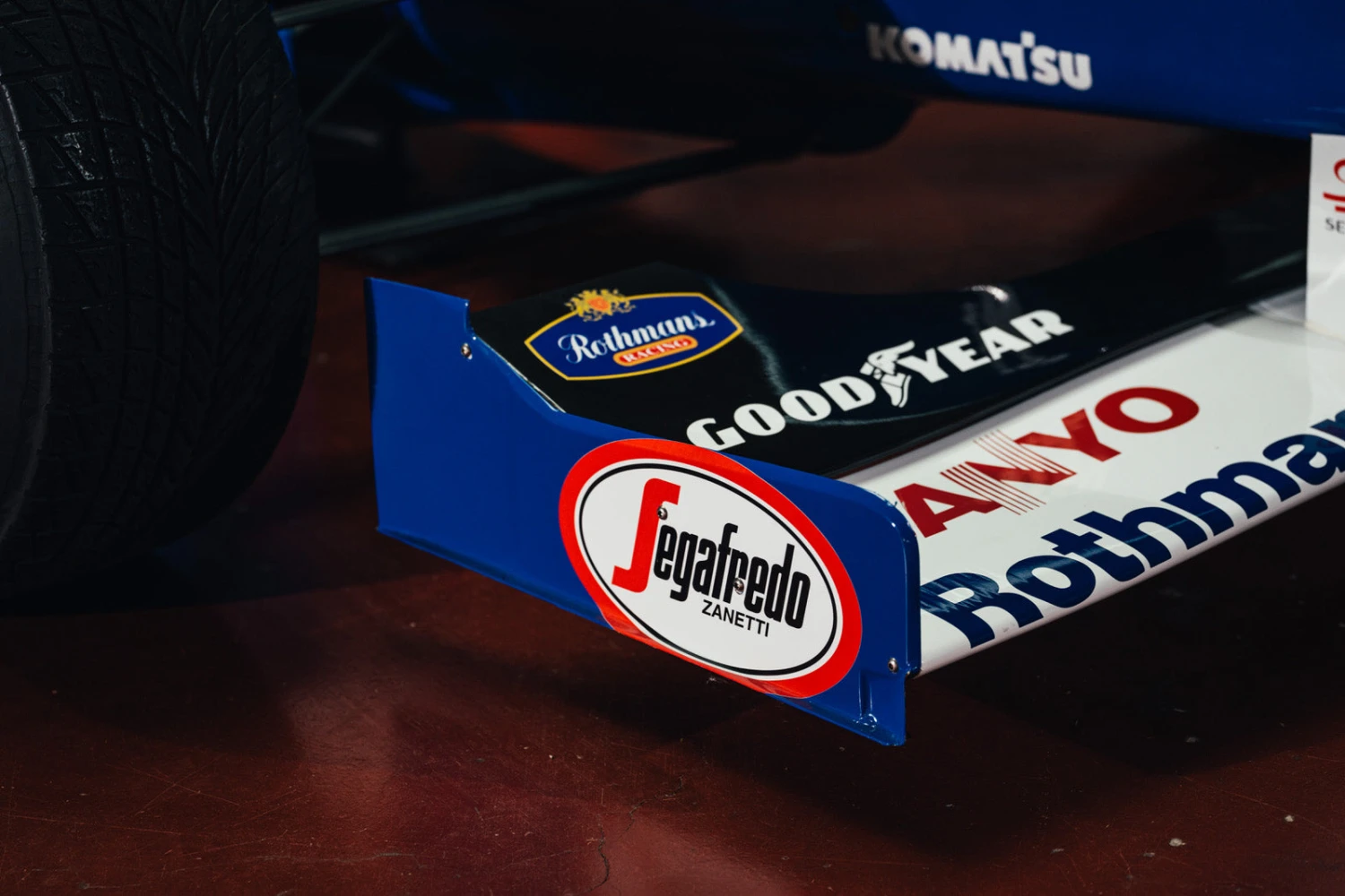 Official Williams 1995 FW17 Show Car With Damon Hill Race Suit 4 Official Williams 1995 FW17 Show Car With Damon Hill Race Suit