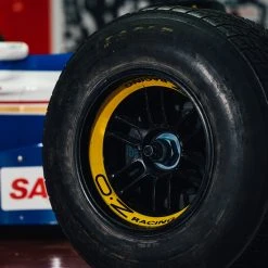 Official Williams 1995 FW17 Show Car With Damon Hill Race Suit 17 Official Williams 1995 FW17 Show Car With Damon Hill Race Suit