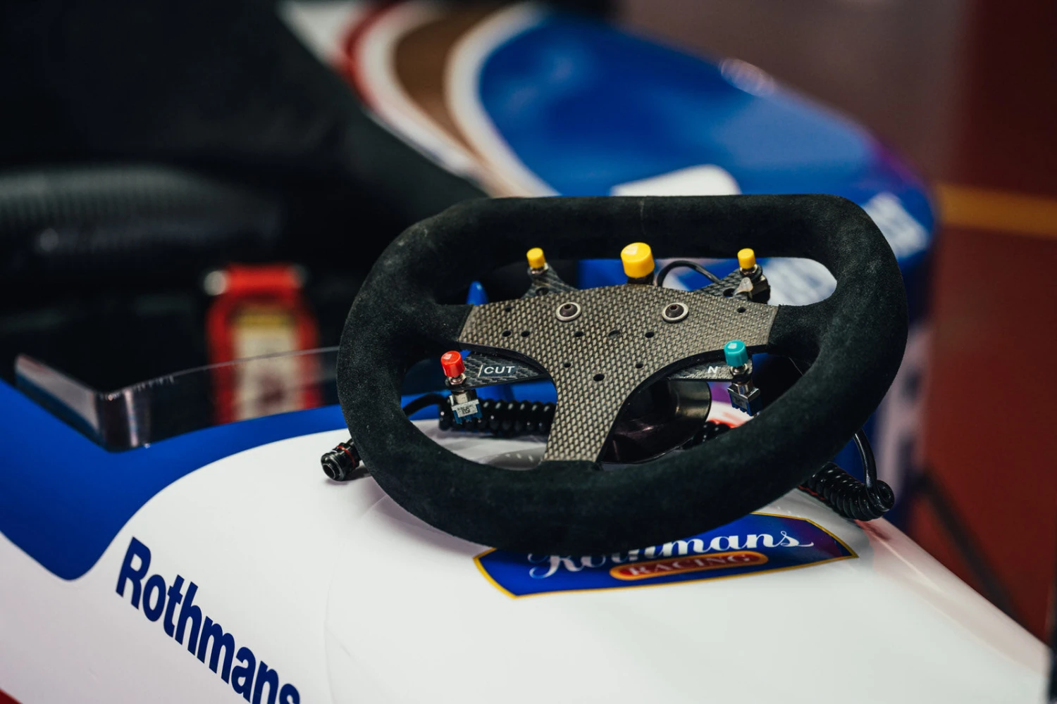 Official Williams 1995 FW17 Show Car With Damon Hill Race Suit 6 Official Williams 1995 FW17 Show Car With Damon Hill Race Suit