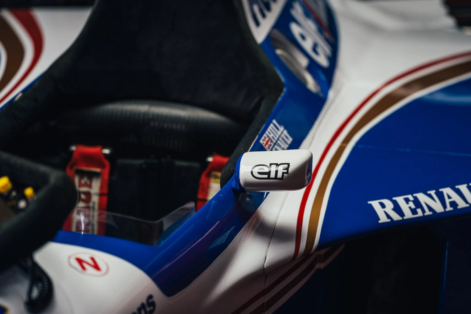 Official Williams 1995 FW17 Show Car With Damon Hill Race Suit 7 Official Williams 1995 FW17 Show Car With Damon Hill Race Suit