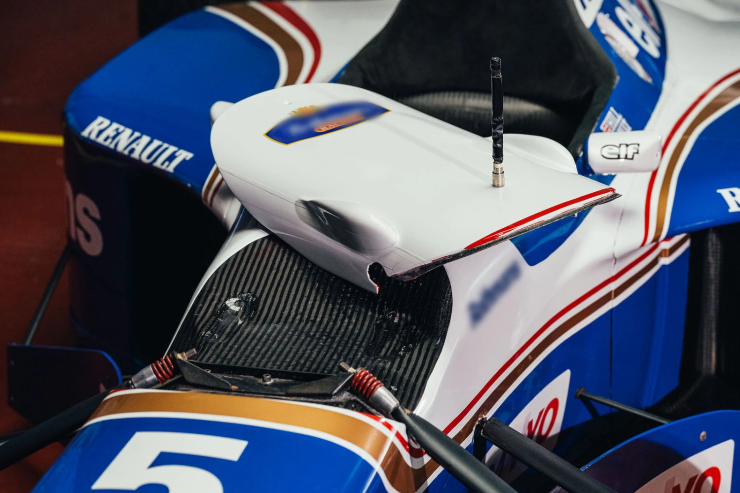 Official Williams 1995 FW17 Show Car With Damon Hill Race Suit 12 Official Williams 1995 FW17 Show Car With Damon Hill Race Suit