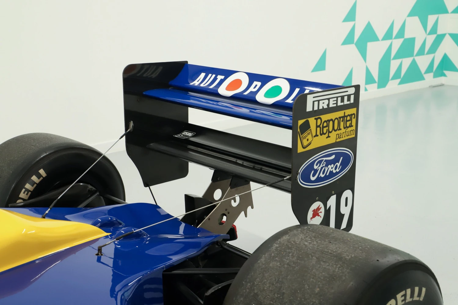 1991 Benetton B190B Official Show Car 9 1991 Benetton B190B Official Show Car