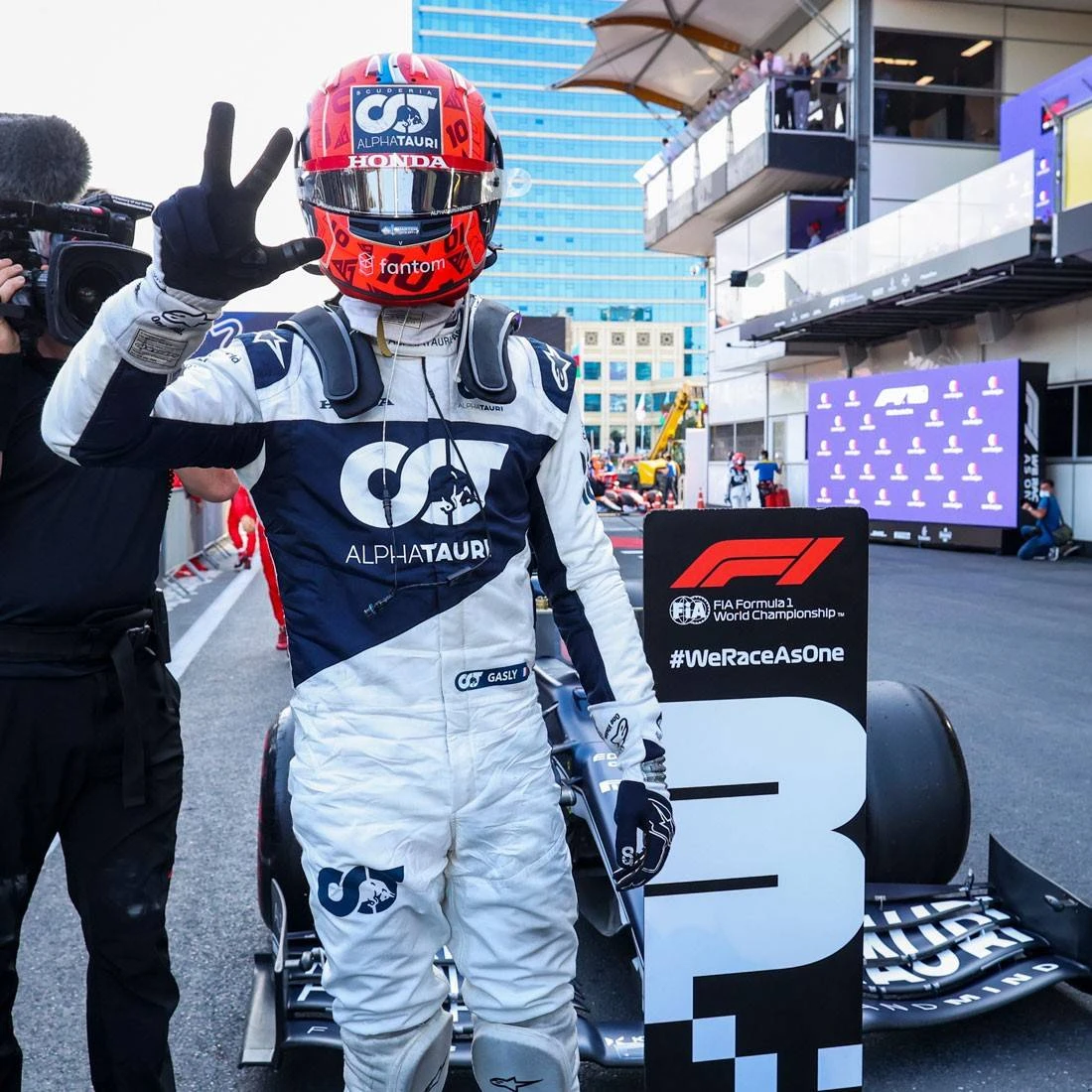 AlphaTauri AlphaTauri Pierre Gasly 2021 Signed 1:1 Scale Official Licensed Helmet 6 AlphaTauri AlphaTauri Pierre Gasly 2021 Signed 1:1 Scale Official Licensed Helmet